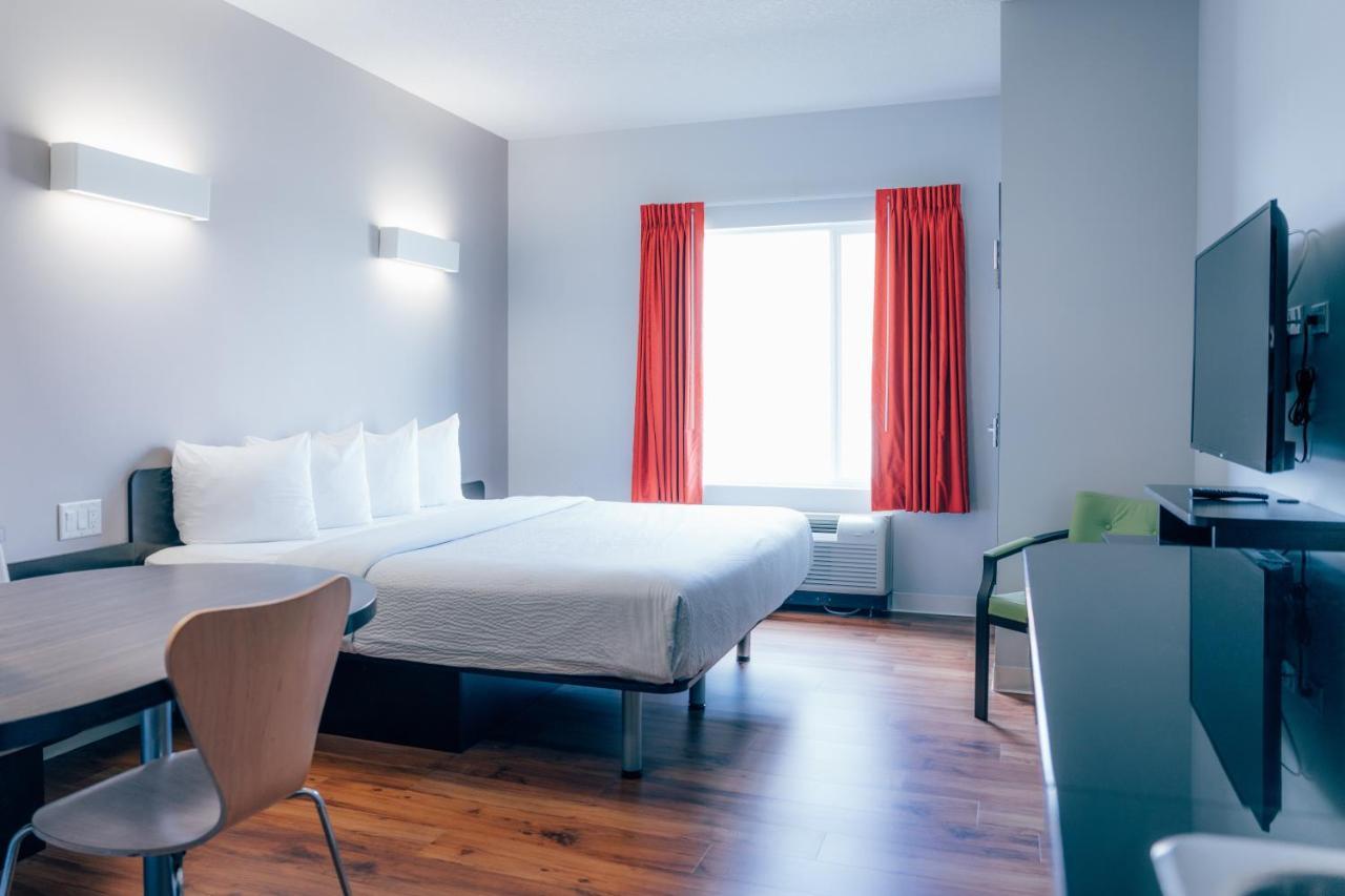Motel 6 Airdrie Buitenkant foto