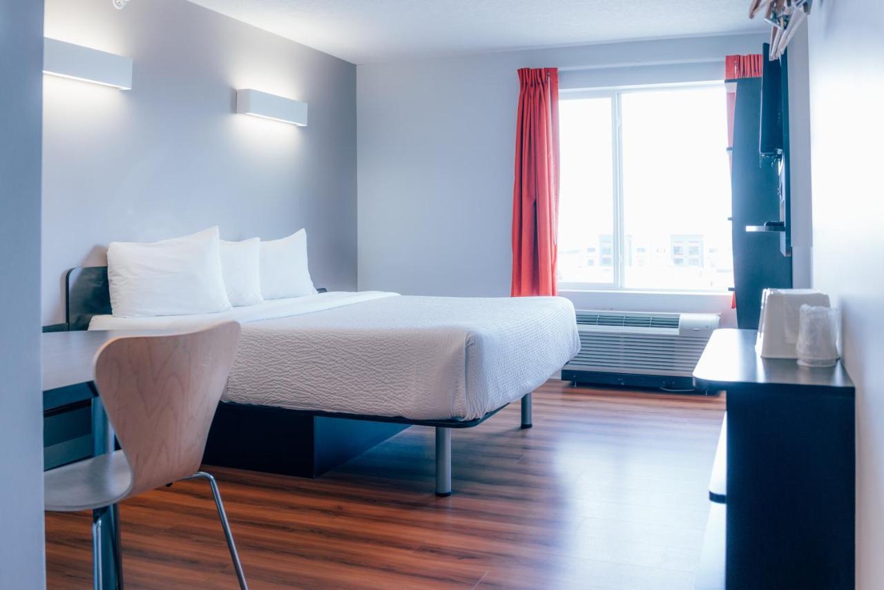 Motel 6 Airdrie Buitenkant foto