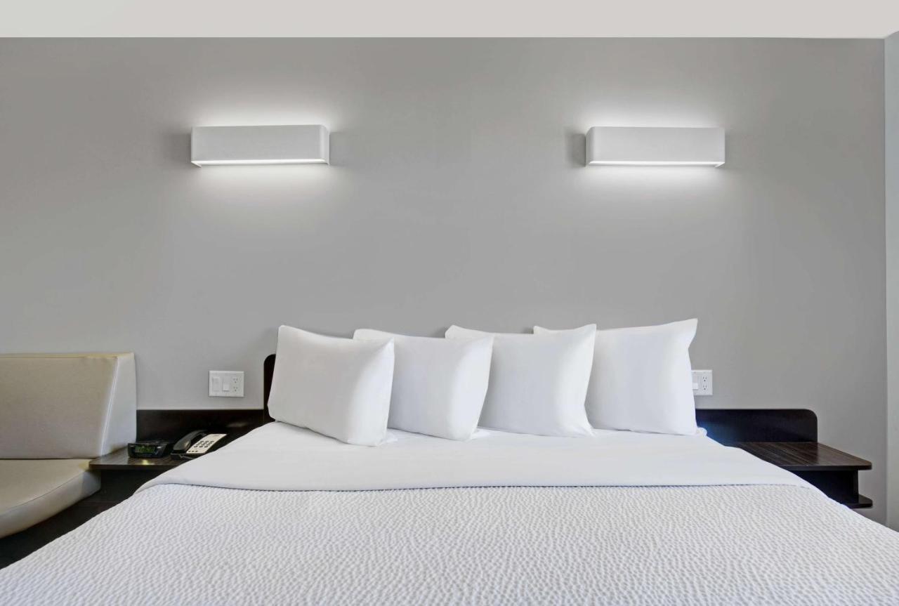 Motel 6 Airdrie Buitenkant foto