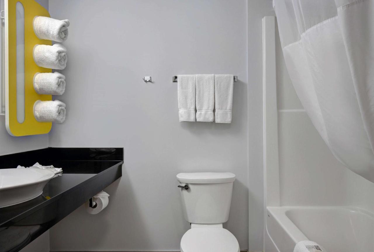 Motel 6 Airdrie Buitenkant foto