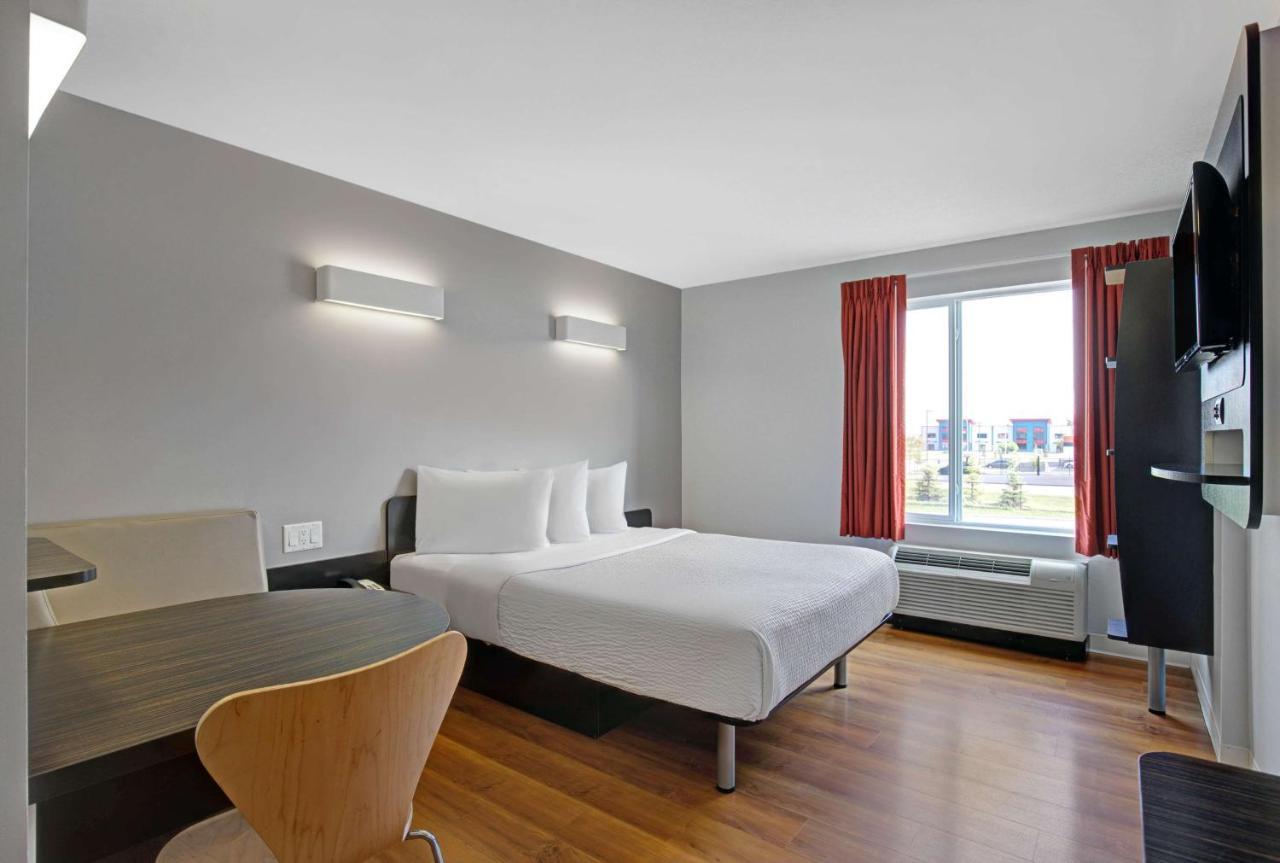 Motel 6 Airdrie Buitenkant foto