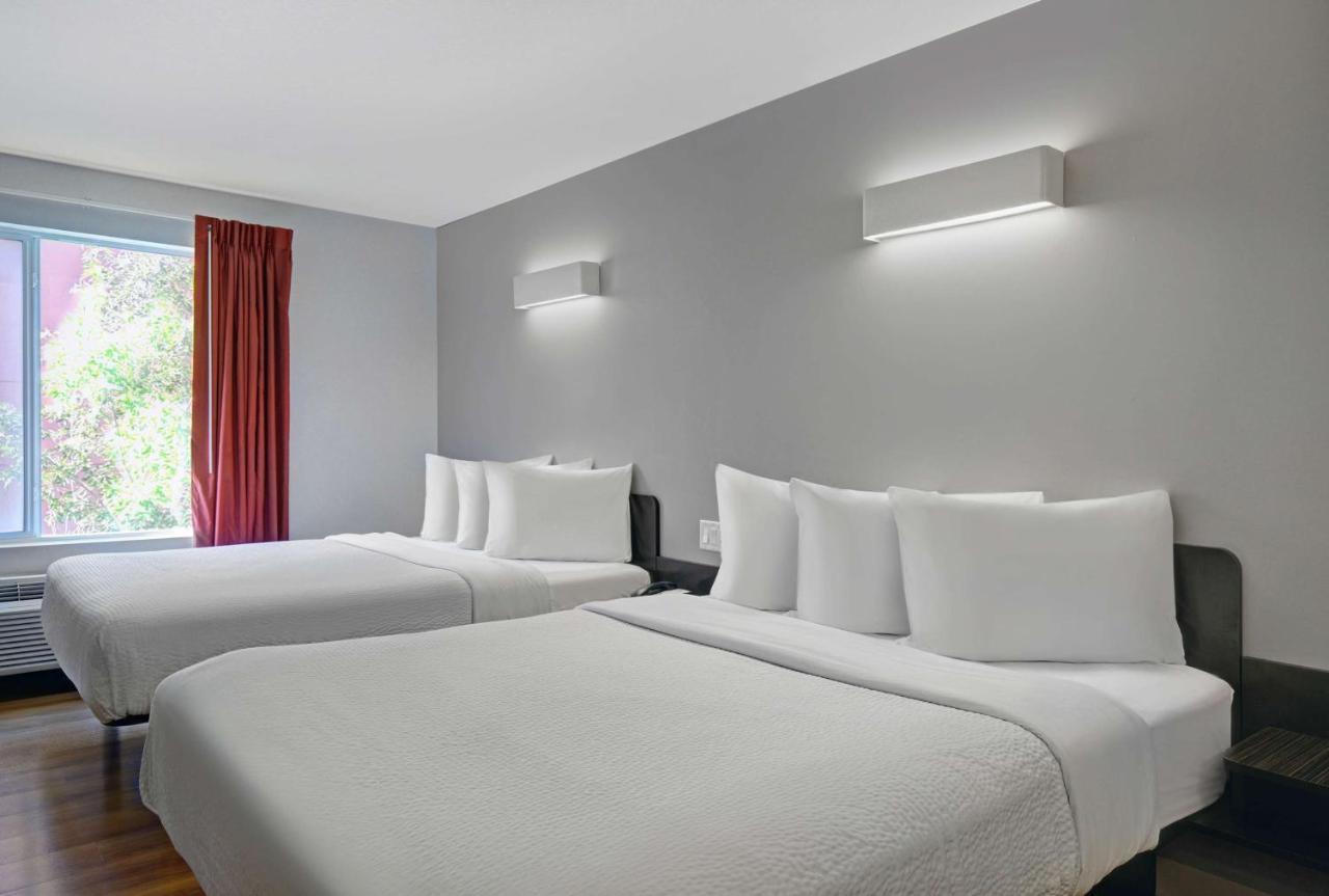 Motel 6 Airdrie Buitenkant foto