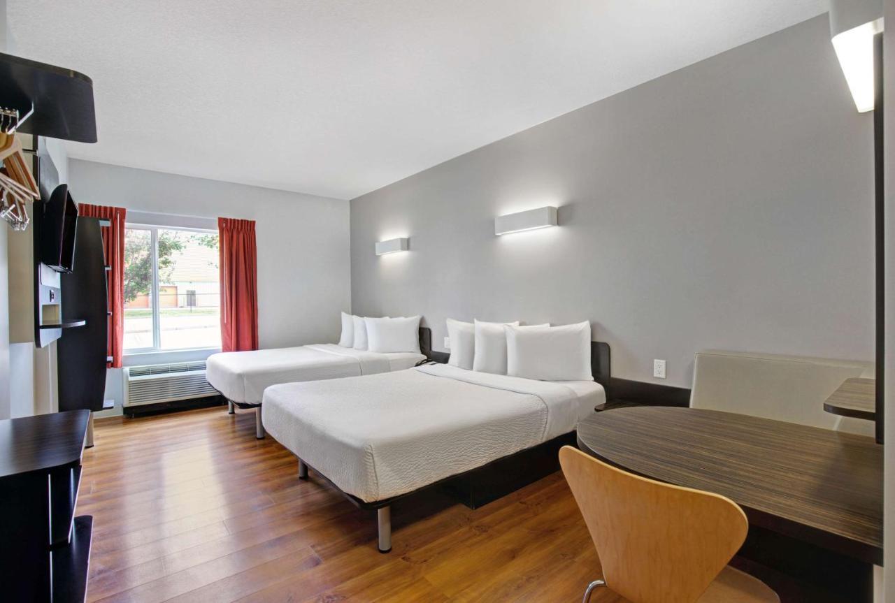 Motel 6 Airdrie Buitenkant foto