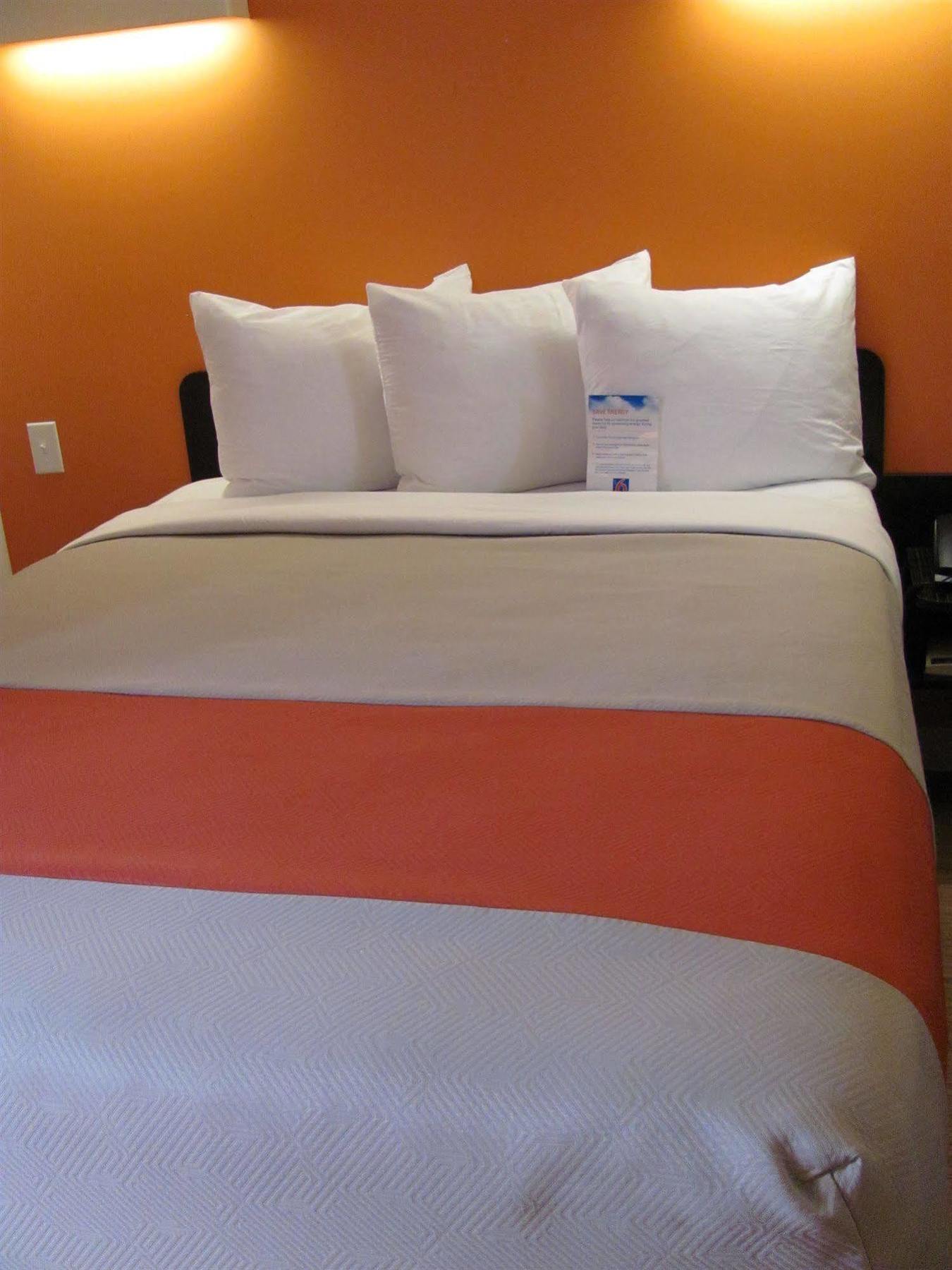 Motel 6 Airdrie Buitenkant foto